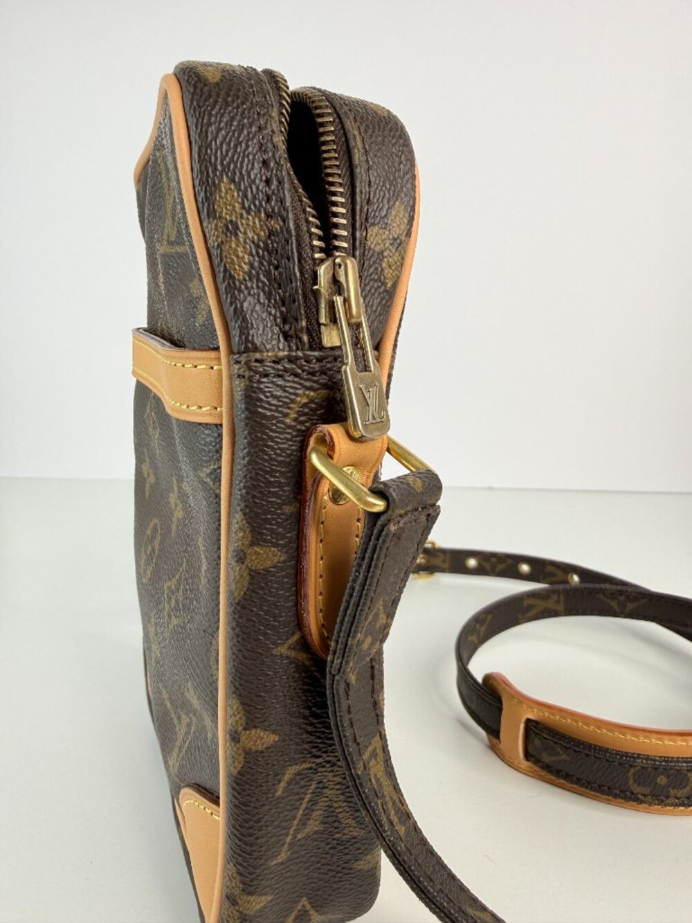 louis vuitton danube monogram - Picture 3 of 13